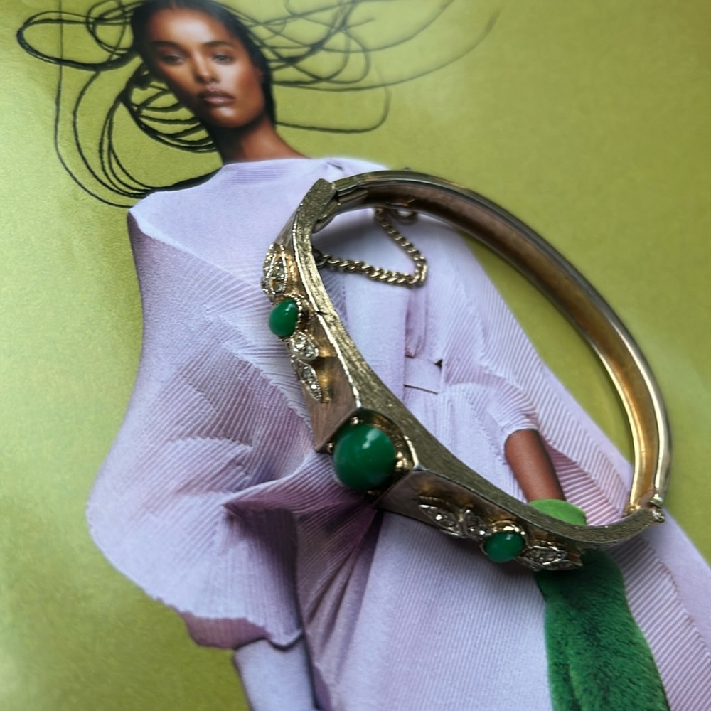 Vintage Middle century sign ART-bangle bracelet with rhinestones and green